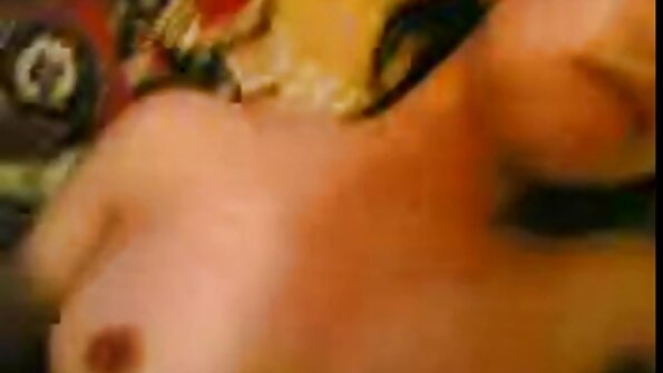 അഡ്രിയ റേയ്ക്ക് അവളുടെ ഷേവ് ചെയ്ത പൂറ്റിൽ ആഴത്തിലുള്ള പന്തുകൾ ലഭിക്കുന്നു