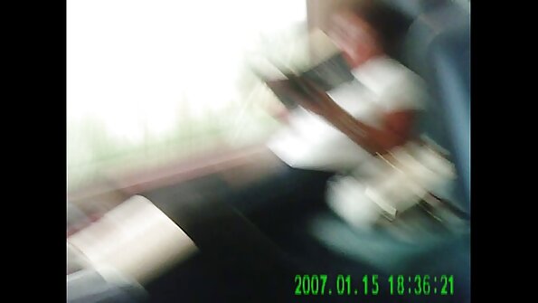 തിരക്കേറിയ MILF ഐവി ലെബെല്ലിനൊപ്പം സ്വയമേവയുള്ള ഹോട്ടൽ സെക്‌സ്
